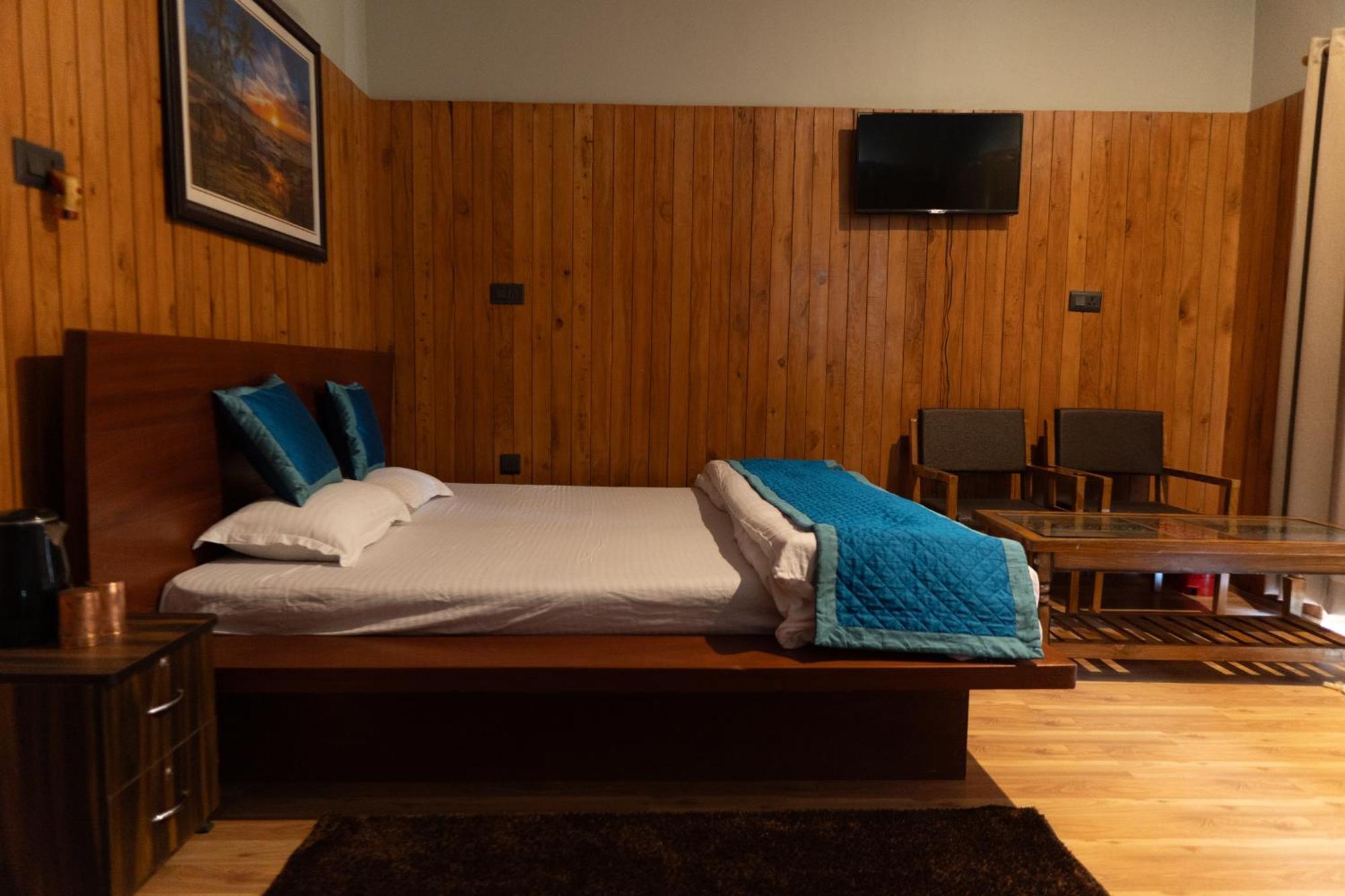 The Himalayan Woods, Homestay Chaukori