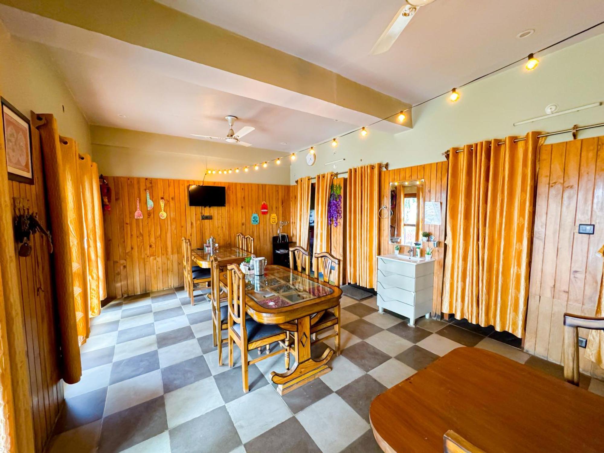 Homestay The Himalayan Woods,